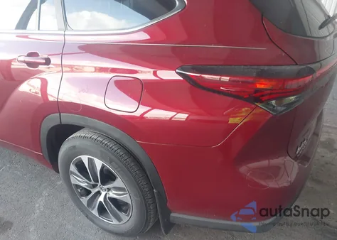 2023 Toyota Highlander Xle z USA, uszkodzony, nr VIN 5TDKDRAH4PS525415